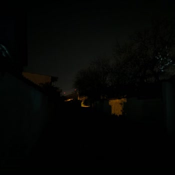 Üç Hafta Boyunca Sokak Lambaları Yanmıyor, Muhtar Sessiz Ve Mahalle Güvenliği Tehlikede