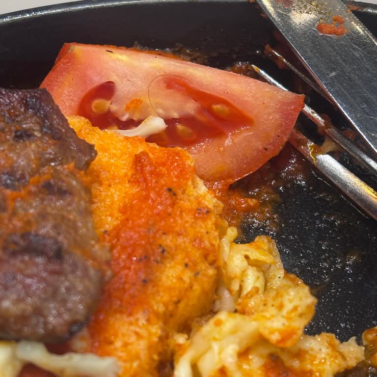 Şerife Bacı Konağı'nda Kıl Çıkan Yemek Ve Hijyen Sorunu İade Talebi