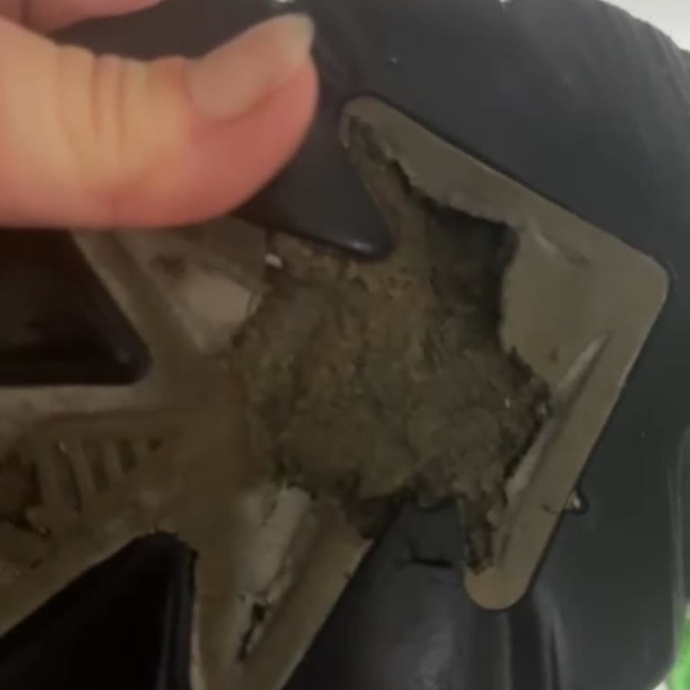 Skechers Ayakkabısının Alt Tabanı 6 Ayda Eridi, Kullanıcı Hatası İddiası Reddedildi