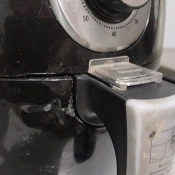 Schafer Sağ Taraftaki Parçanın Kırılması ve Plastik Erimesi İçin Yedek Parça Talebi