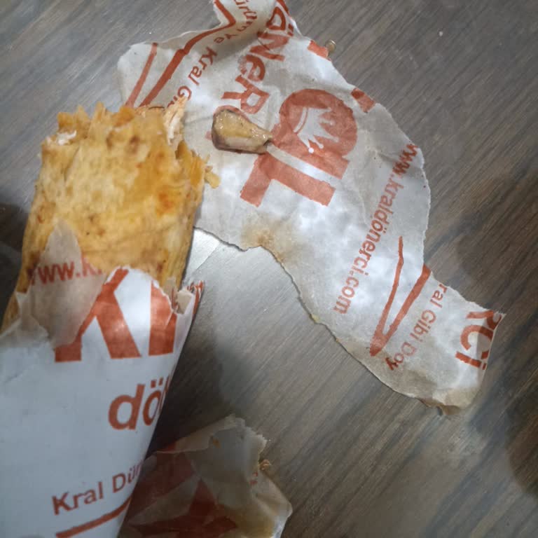Kral Döner'de Çocuk Dürümünde Tavuk Kemiği Bulunması