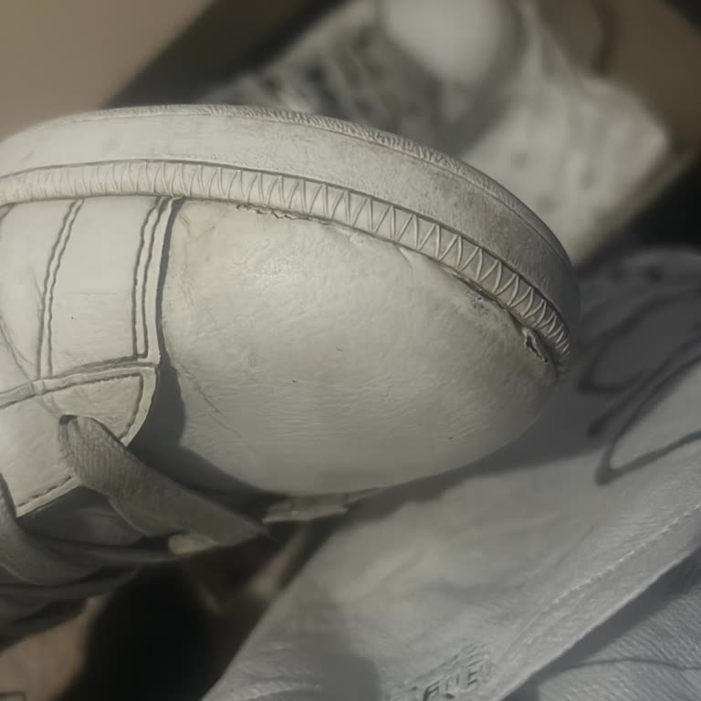 Puma Ayakkabısının Açılan Ön Ucu Ve FLO Mağazasının Yardımsız Tutumu