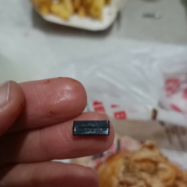 Katığın İçinden Çıkan Plastik Parça: Sağlık Riskine Karşı Şikayet