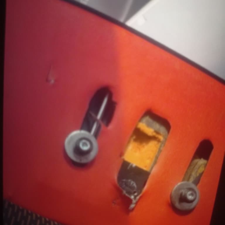 Kamil Koç Otobüsünde Emniyet Kemerinin Çalışmaması Ve Kırık Kafa Yastığı Güvenlik Riski