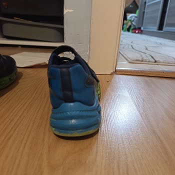 Skechers Çocuk Ayakkabısı 5 Ayda Yamuldu, Üretim Hatası Reddedildi
