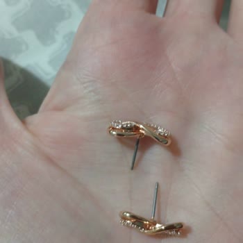 Kusurlu Küpeler Ve Kararmış Kaplama Nedeniyle Ücret İadesi Talebi