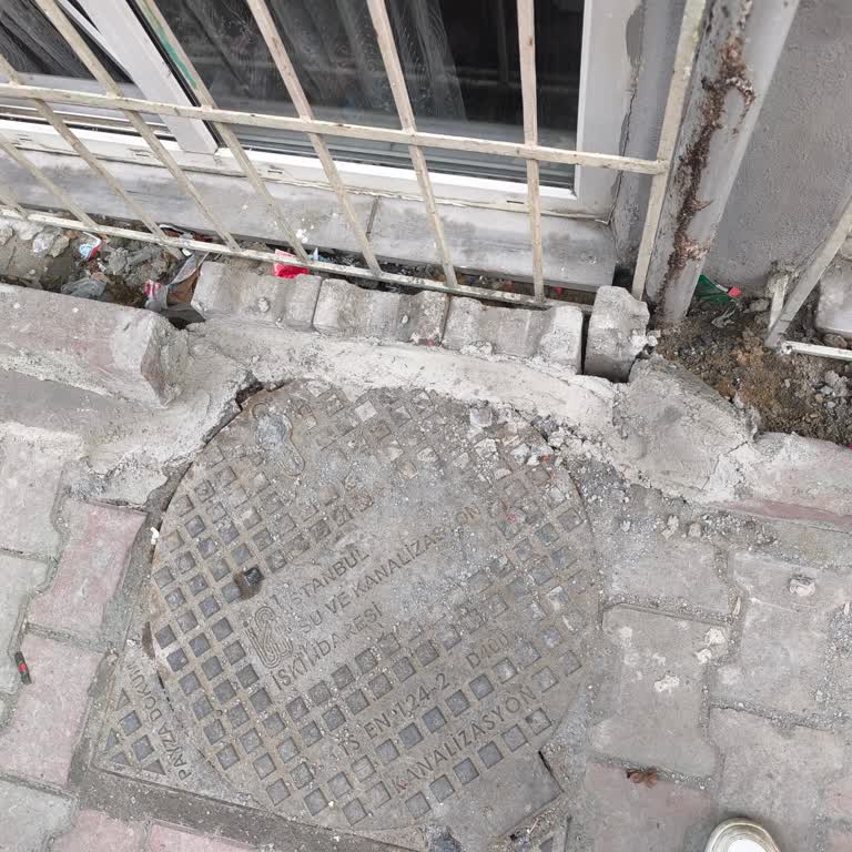 İSKİ Rögar Kapağı Tadilatı Camımı Taş Duvarla Kapattı