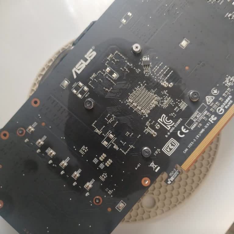 Kargoda Sıvı Kalıntısı Nedeniyle Ekran Kartı Hasar Görmüş Tazminat Bekliyorum