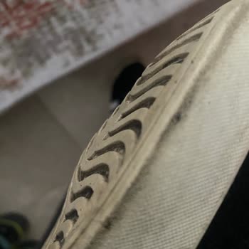 Garanti Kapsamında Ayıplı Adidas Sneaker Değişim Talebi