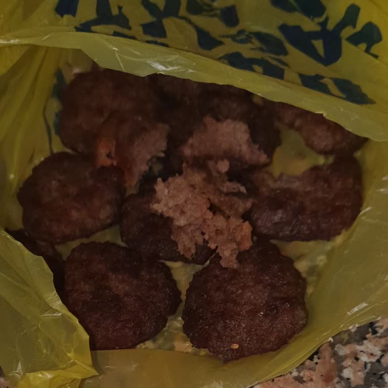 Aston Life Şubesindeki Akçaabat Köftede Aşırı Yağ Kokusu Ve Kötü Koku