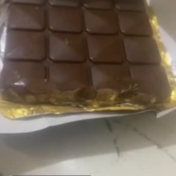 Eti Bugün Çikolata Aldım Üstünde Böyle Bir Şey Var!