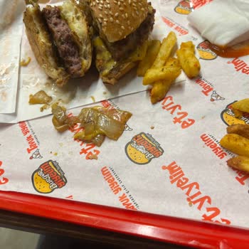 Sağlığımı Tehlikeye Atan Pişmemiş Burger