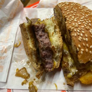 Sağlığımı Tehlikeye Atan Pişmemiş Burger