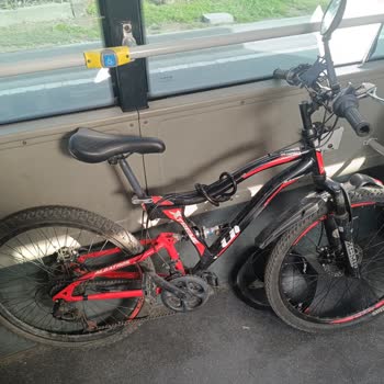 Bisikletli Yolcuyu Zorla İndiren Şoförün Hakaretli Ve Agresif Tutumu