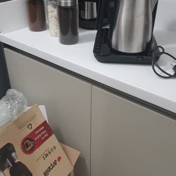 Sıfır Kahve Makinesinde Su Isıtıcısı Lekesi Ve Çizikli Stant Şikayeti