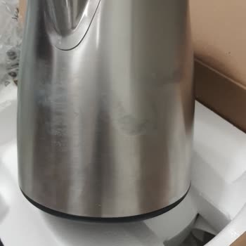 Sıfır Kahve Makinesinde Su Isıtıcısı Lekesi Ve Çizikli Stant Şikayeti