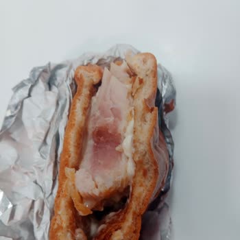 Popeyes’te Çiğ Hamburger Sunumu Müşteri Sağlığını Tehlikeye Attı