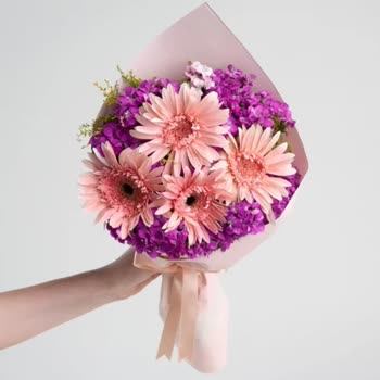 Çiçek Sepeti'nde Görsellerle Uyuşmayan Kusurlu Çiçek Teslimatı Ve İade Talebi