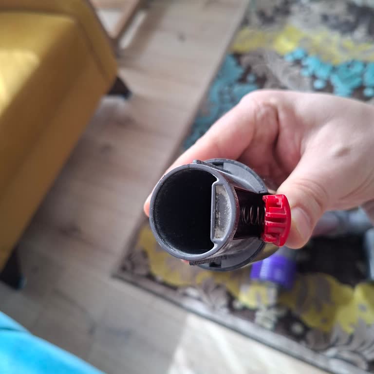 Dyson V10 Süpürge Bağlantı Parçası Kırıldı, Ücretsiz Değişim Talebi