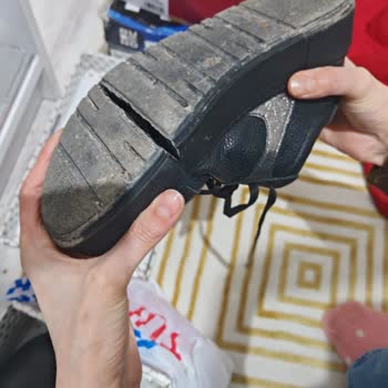 Tergan Deri Ayakkabısının Tabanı Ayıplı, 6 Aylık Garanti Yetersiz