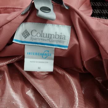 Columbia Montunun Cırtları Kumaşa Yapışıyor Ve Değişim Reddi