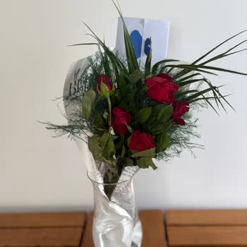 Gönderilen Çiçek Buketi Görseliyle Uyuşmuyor Ve Solmuş