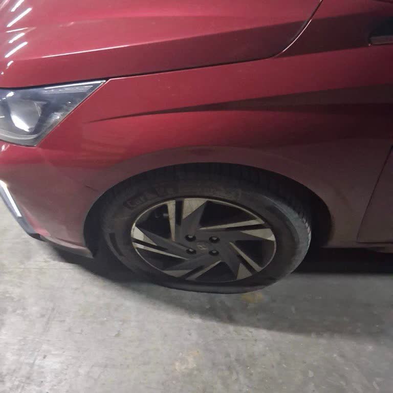 Otoparkta Metal Parçası Nedeniyle Patlayan Lastik İçin 3500 TL Tazminat Talebi