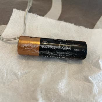 Duracell Kalem Pilleri Sık Sık Akıyor Ve LED Işığımı Bozuyor