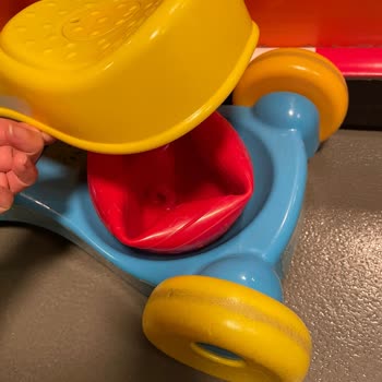 Funloft Oyun Merkezi Ödenen 500 TL’ye Rağmen Kirli Ve Güvensiz Yaş Grubu Uygun Olmayan Oyun Alanı