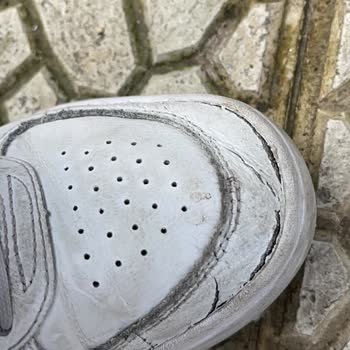 In Street Ayakkabısının Deformasyonu Ve İade Talebi