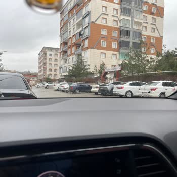 Poliçe Kapsamında Olmasına Rağmen Magdeburger Sigorta’nın Ön Cam Değişikliğini Reddediyor