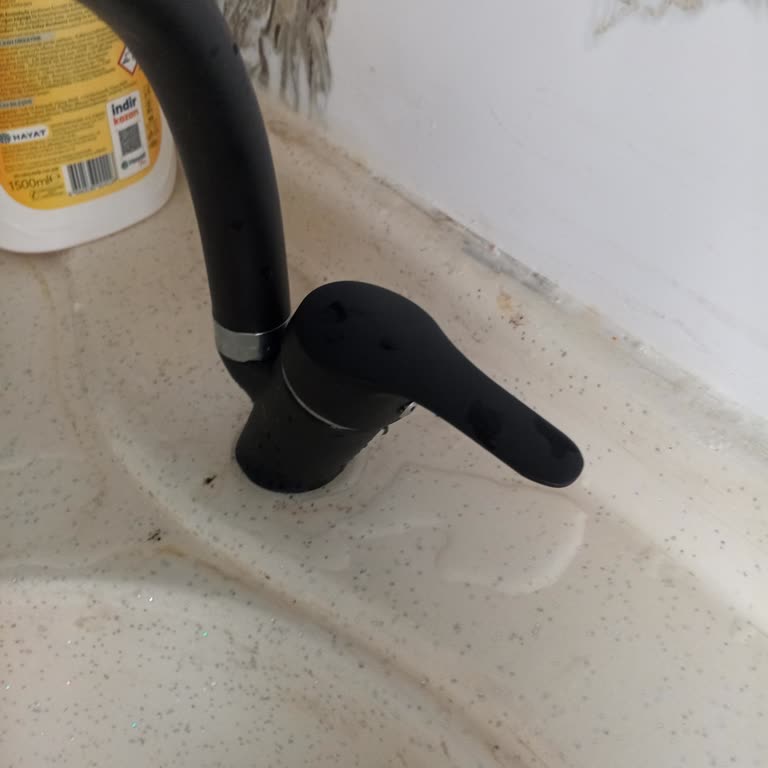 Arızalı Musluk Ve Yanlış Ürün Değişimi Sonrası Laminat Parkelerim Şişti