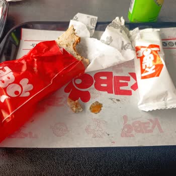 Dönerde Çıkan Kemik Parçası Dişime Sızlattı, Personel Umursamaz Davrandı