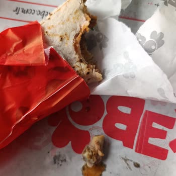 Dönerde Çıkan Kemik Parçası Dişime Sızlattı, Personel Umursamaz Davrandı