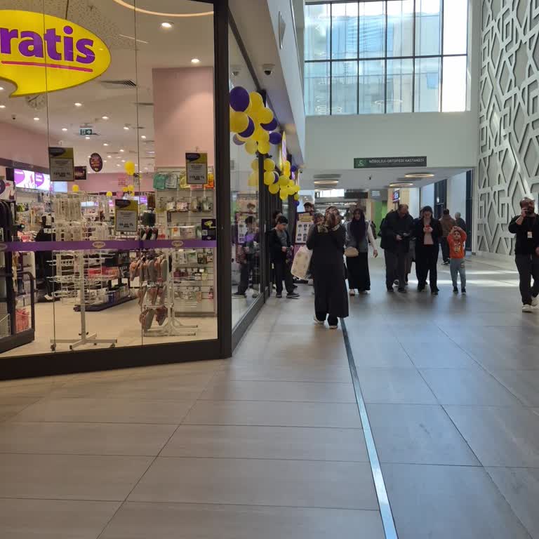 İstanbul Başakşehir Çam Ve Sakura Şehir Hastanesi'nde Ücretsiz Oturma Alanı Eksikliği