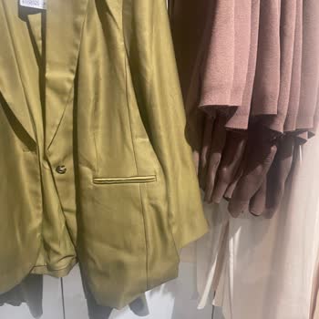 Kırışık Kıyafetler Ve Çözüm Sunmayan Personel