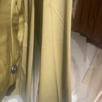 Kırışık Kıyafetler Ve Çözüm Sunmayan Personel