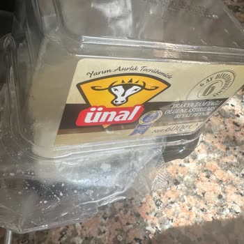 Şok Market’te Kırık Parçalarla Satılan Kalıp Beyaz Peynir