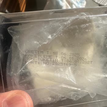 Şok Market’te Kırık Parçalarla Satılan Kalıp Beyaz Peynir