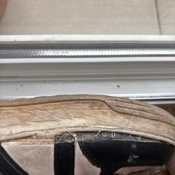 Ayakkabılarda Koku Ve Yırtılma Problemi Nedeniyle Para İadesi Talebi