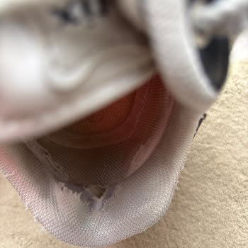 Ayakkabılarda Koku Ve Yırtılma Problemi Nedeniyle Para İadesi Talebi