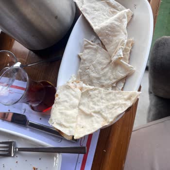 Seyir Cafe Kirli Ortamda Yanlış Gözleme Servisi!