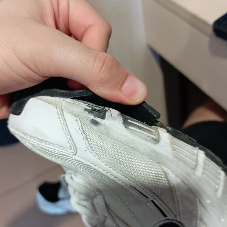 Nike Initiator Ayakkabısında Taban Ayrılması Ve Değişim İsteği