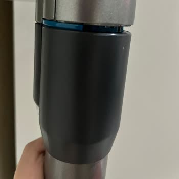 Philips Aqua Plus 8000 Şarjlı Dik Süpürge Bağlantı Noktasındaki Plastik Parçanın Erken Kırılması