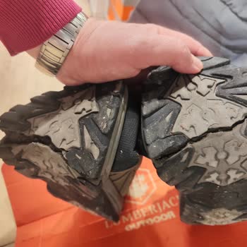 FLO Ayakkabı'da Kısa Sürede Yırtılan Bot Tabanı İçin İade Hakkı İhlali!