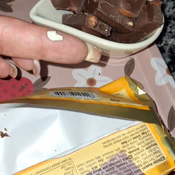 A101 Marketten Çikolatada Plastik Parça Çıktı Dişime Yakın Hasar Oluşturdu