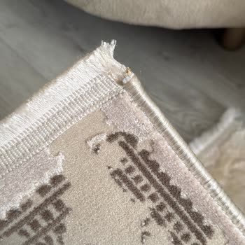 Lazer Kesim Kenarları Gereken Halı Yerine Hatalı Overloklu Halı Teslim Edildi