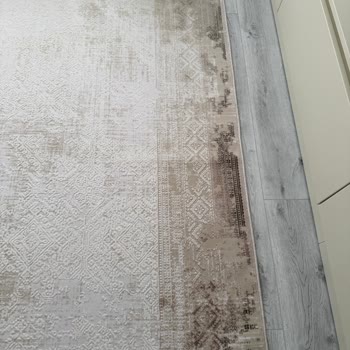 Lazer Kesim Kenarları Gereken Halı Yerine Hatalı Overloklu Halı Teslim Edildi