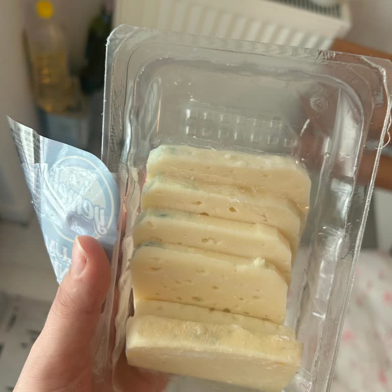 File Market Küçükçekmece Şubesinde Küflü Tulum Peyniri Satışı