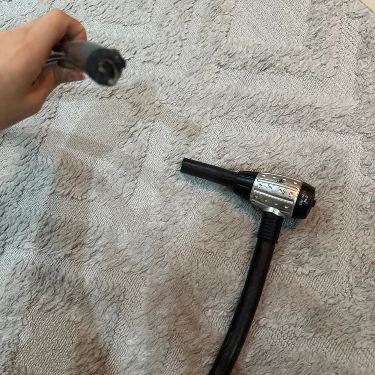 Şok Marketler Çalışanının Motosiklet Güvenlik Kayışını Kesmesi Ve Hakaretli Davranışı